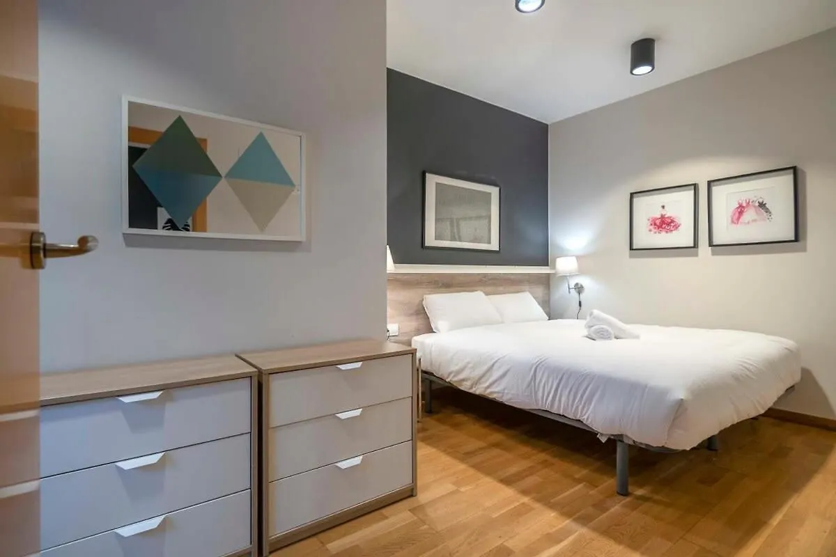Modern And Bright Apartment In Eixample 1-3 Barcelona