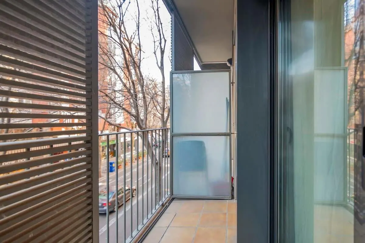 Modern And Bright Apartment In Eixample 1-3 Barcelona