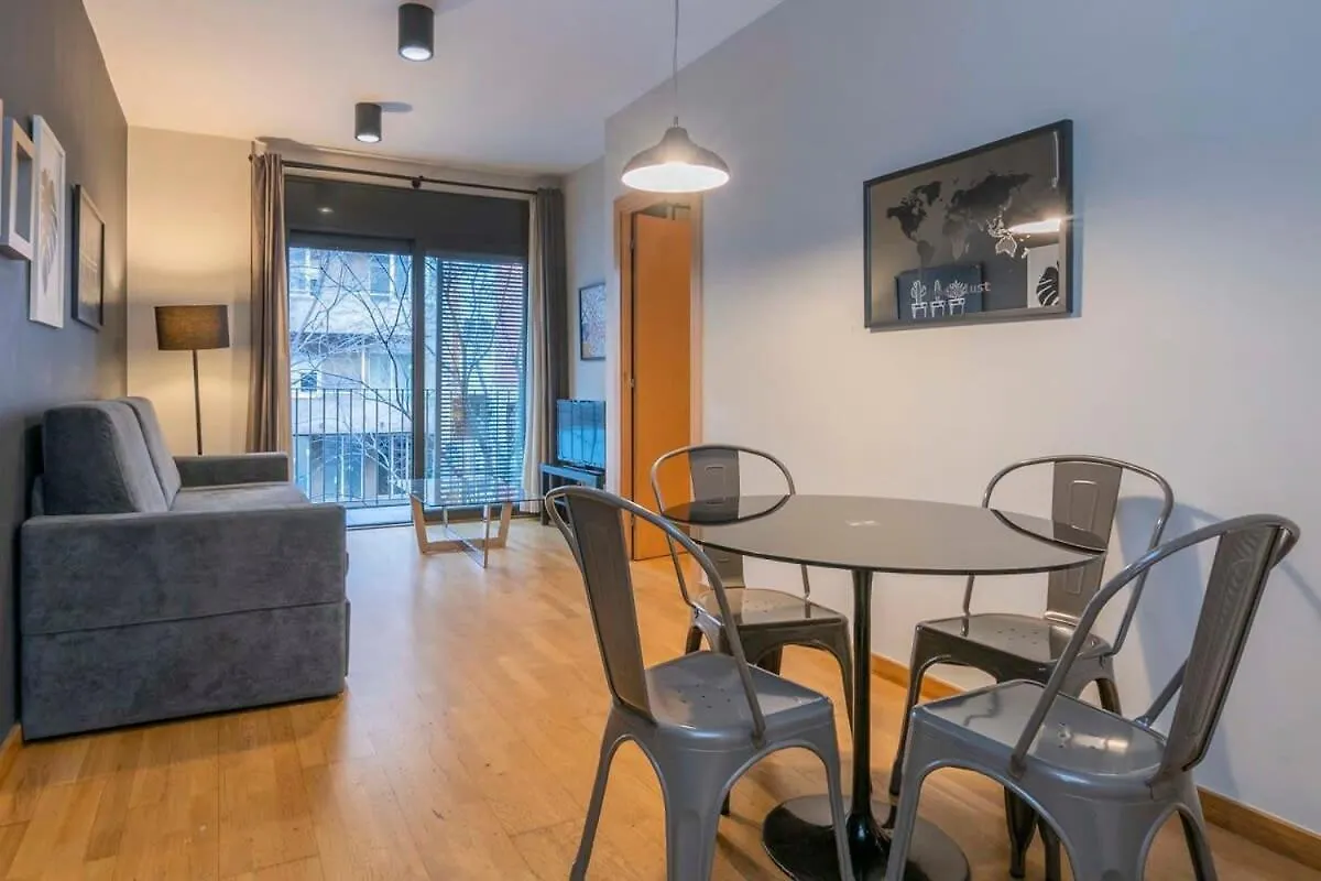 Modern And Bright Apartment In Eixample 1-3 Barcelona